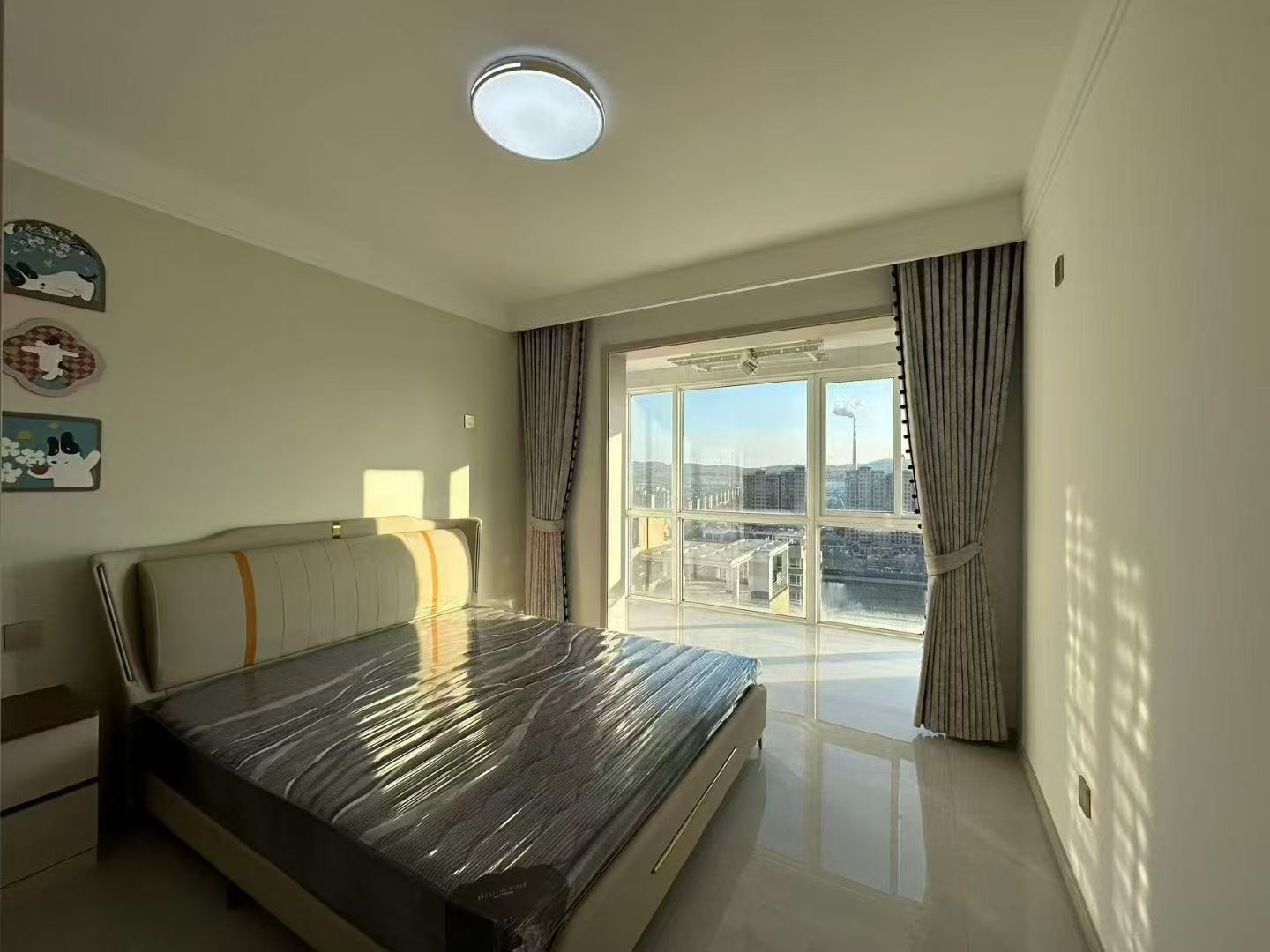 中央龍灣電梯17樓124平三室精裝修 未住69.8萬(wàn) 中央龍灣電梯17樓124平三室精裝修 未住69.8萬(wàn)