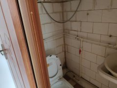 出售刺繡小區(qū)二中房源南北通透住人4樓