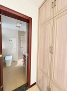 人和國際電梯八樓145.48平三室兩衛(wèi)品牌裝修59.8萬