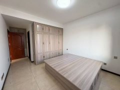 人和國際電梯八樓145.48平三室兩衛(wèi)品牌裝修59.8萬