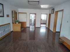 中心醫(yī)院北家屬樓框架一樓117平兩室35平車庫46.8萬