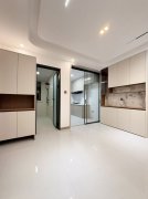 三里河居民小區(qū) 電梯小高層5樓 三室117.62平49萬