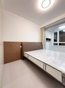 三里河居民小區(qū) 電梯小高層5樓 三室117.62平49萬