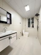 三里河居民小區(qū) 電梯小高層5樓 三室117.62平49萬