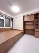 三里河居民小區(qū) 電梯小高層5樓 三室117.62平49萬