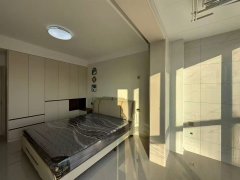 中央龍灣電梯17樓124平三室精裝修 未住69.8萬(wàn)