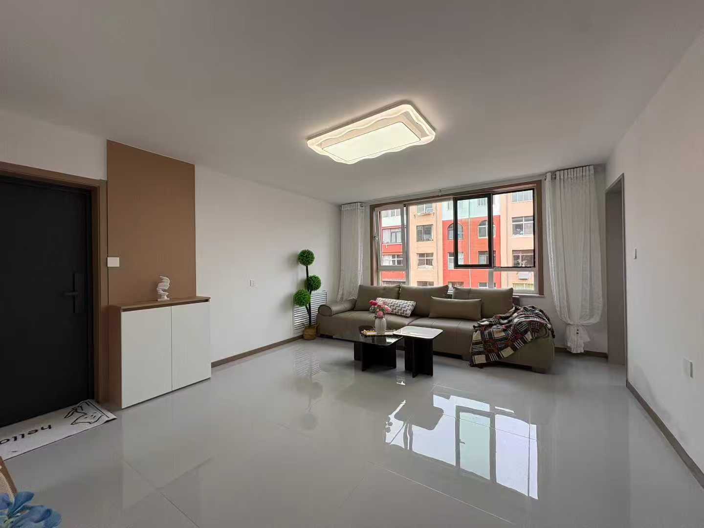 燕南街三樓三室精裝102平30萬 燕南街三樓三室精裝102平30萬