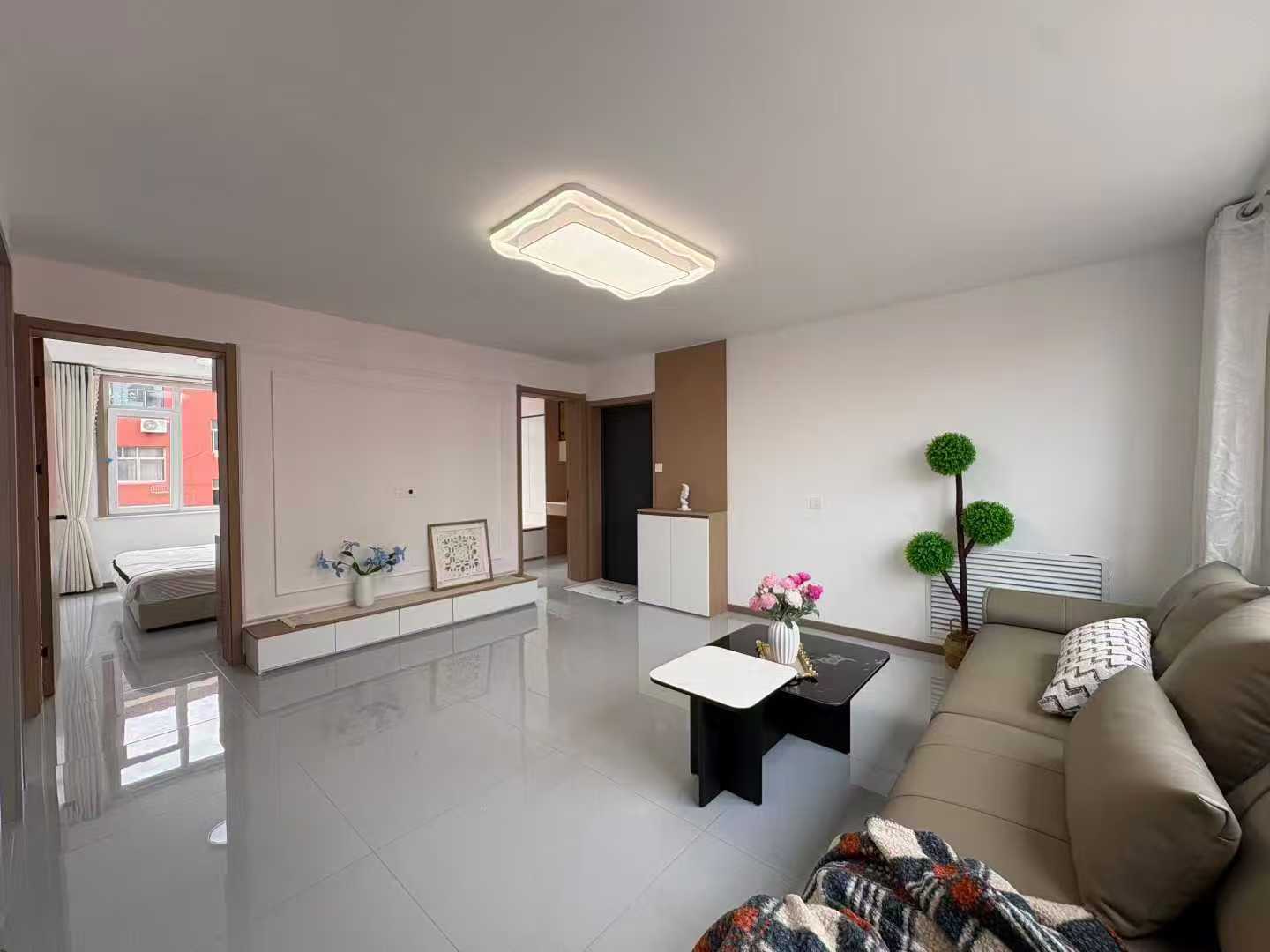 燕南街三樓三室精裝102平30萬 燕南街三樓三室精裝102平30萬