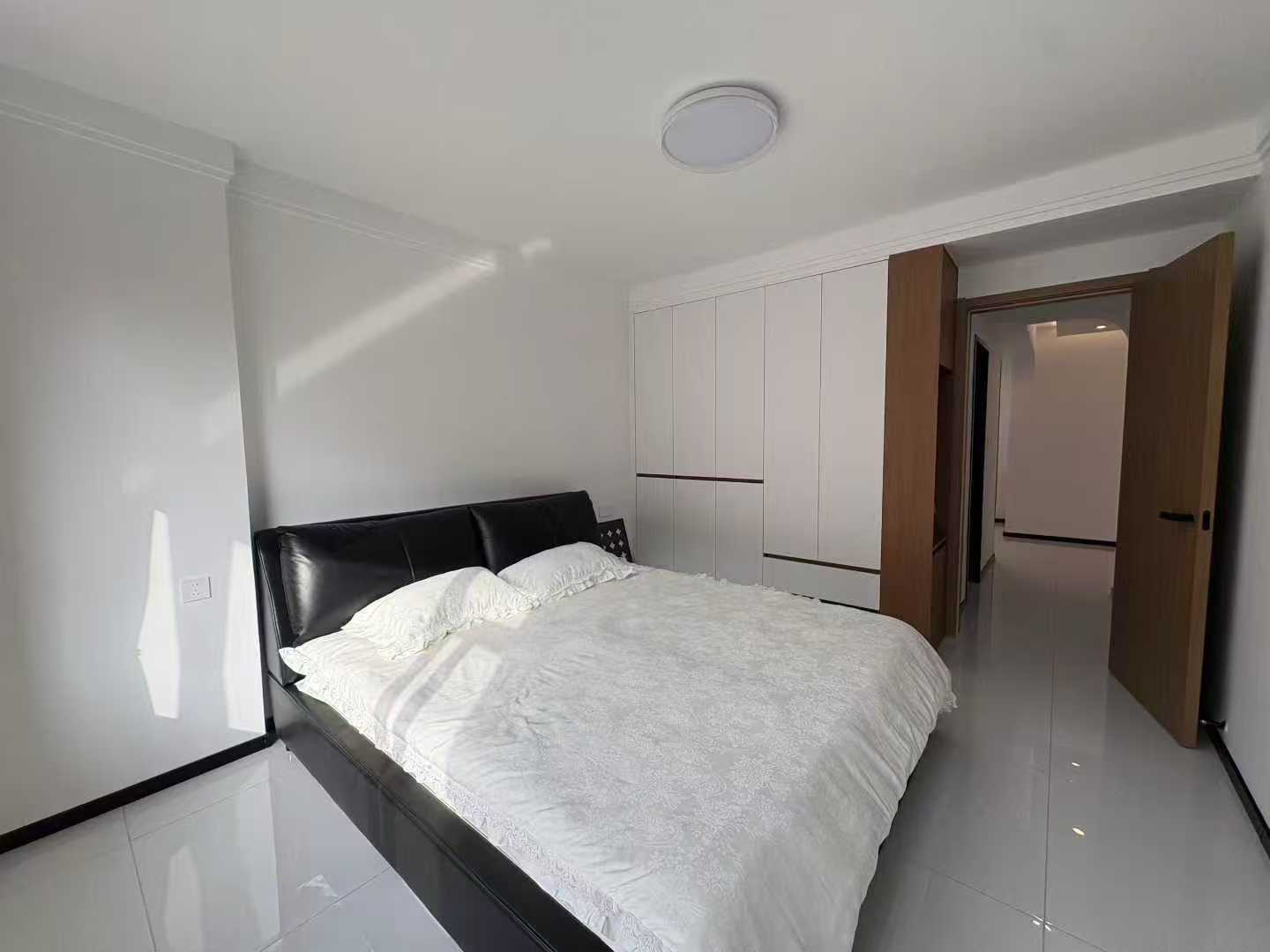 龍河一期框架樓外掛電梯三樓101.4平兩室45.8萬(wàn) 龍河一期框架樓外掛電梯三樓101.4平兩室45.8萬(wàn)