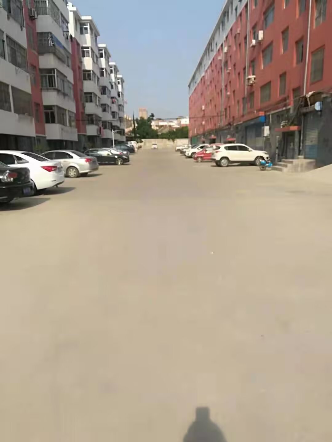 大潤發(fā)肯德基門往北500米