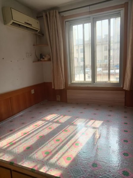 金山花園兩室一廳出租，家具家電齊全