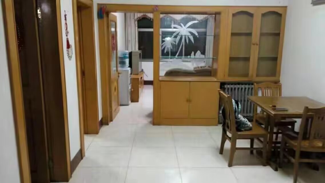 大潤發(fā)肯德基門往北500米路東，三里河路15號