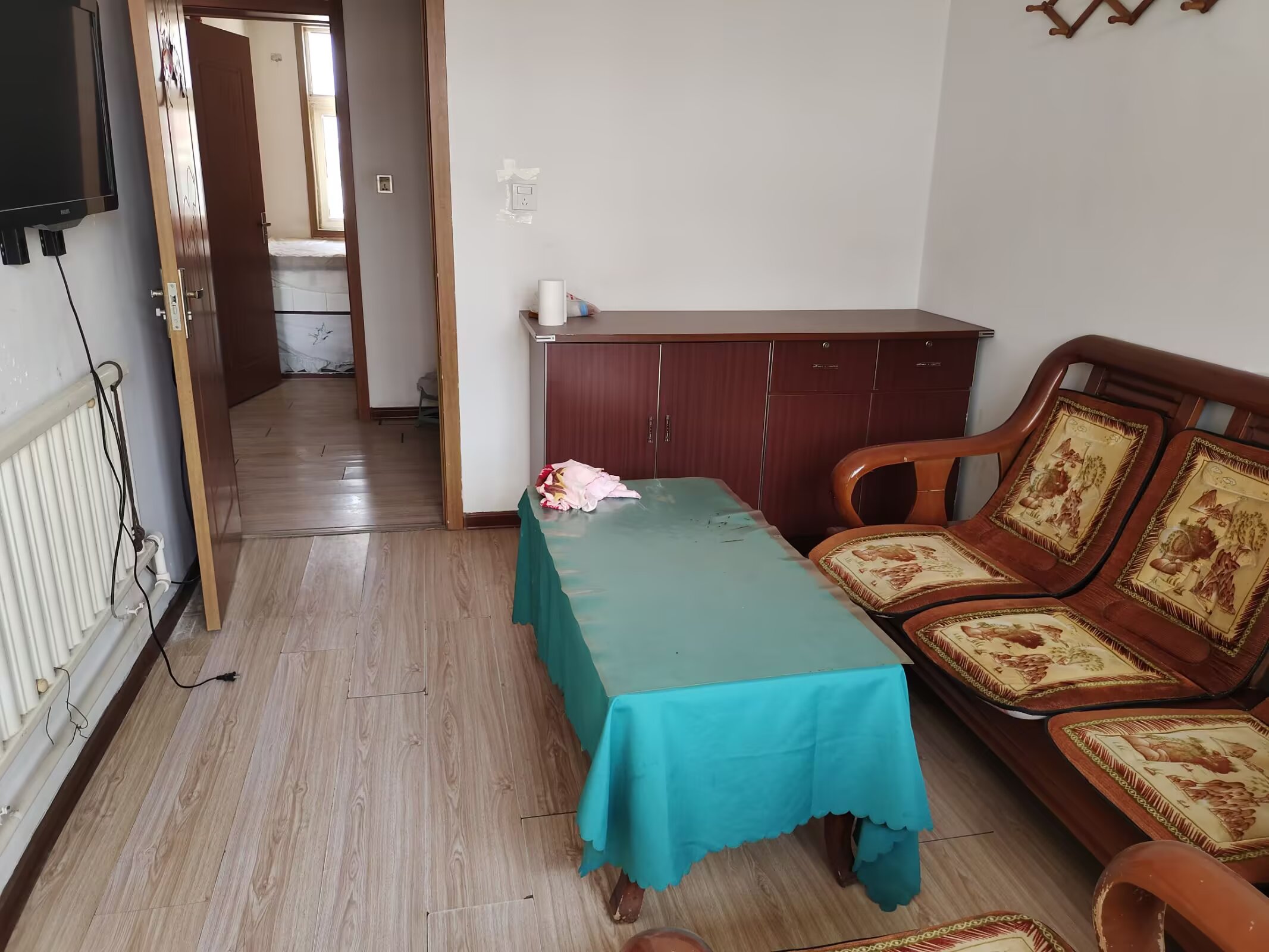 出售性價比超高的刺繡小區(qū)二中房源南北通透住人4樓 出售性價比超高的刺繡小區(qū)二中房源南北通透住人4樓