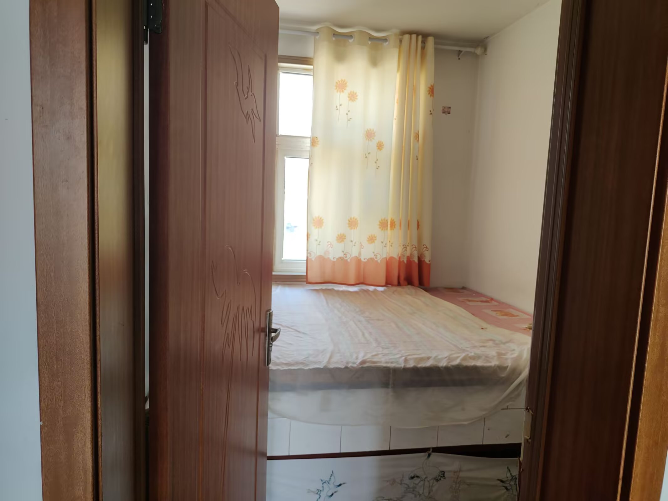 出售性價比超高的刺繡小區(qū)二中房源南北通透住人4樓 出售性價比超高的刺繡小區(qū)二中房源南北通透住人4樓