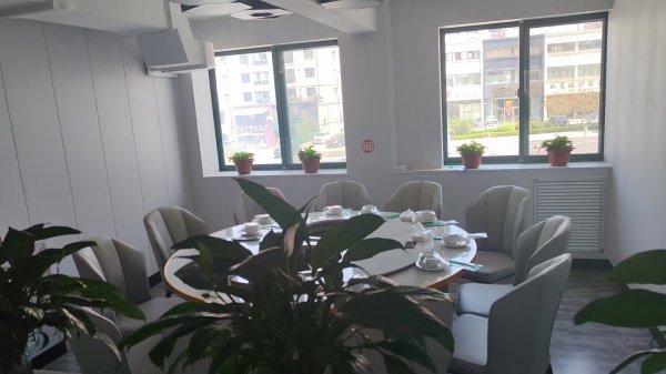 文登市區(qū)300平營(yíng)業(yè)中餐館轉(zhuǎn)讓 上下兩層，臨街店鋪，地理位置