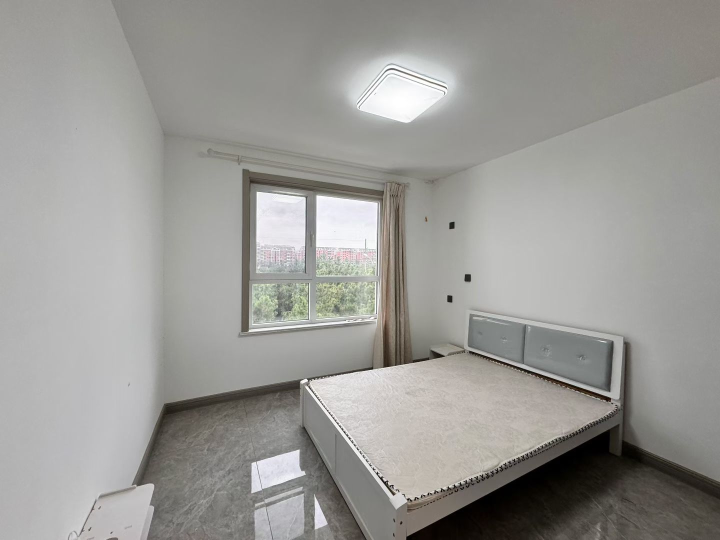 @出租:1300/月，書香世家，3葉草戶型