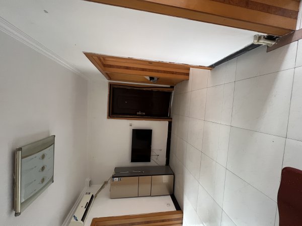 桃園小區(qū)一樓 三室一廳