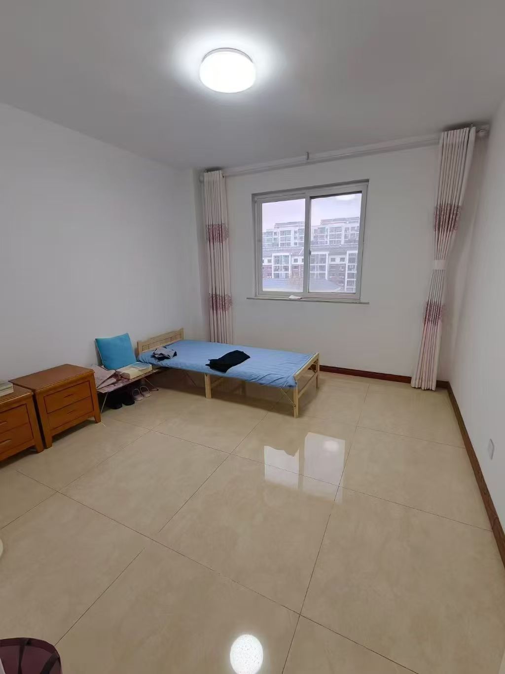 山川文苑151平三室兩衛(wèi)精裝家具家電齊全月租1300元