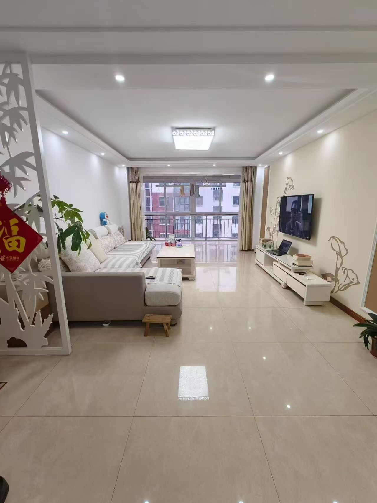 山川文苑151平三室兩衛(wèi)精裝家具家電齊全月租1300元