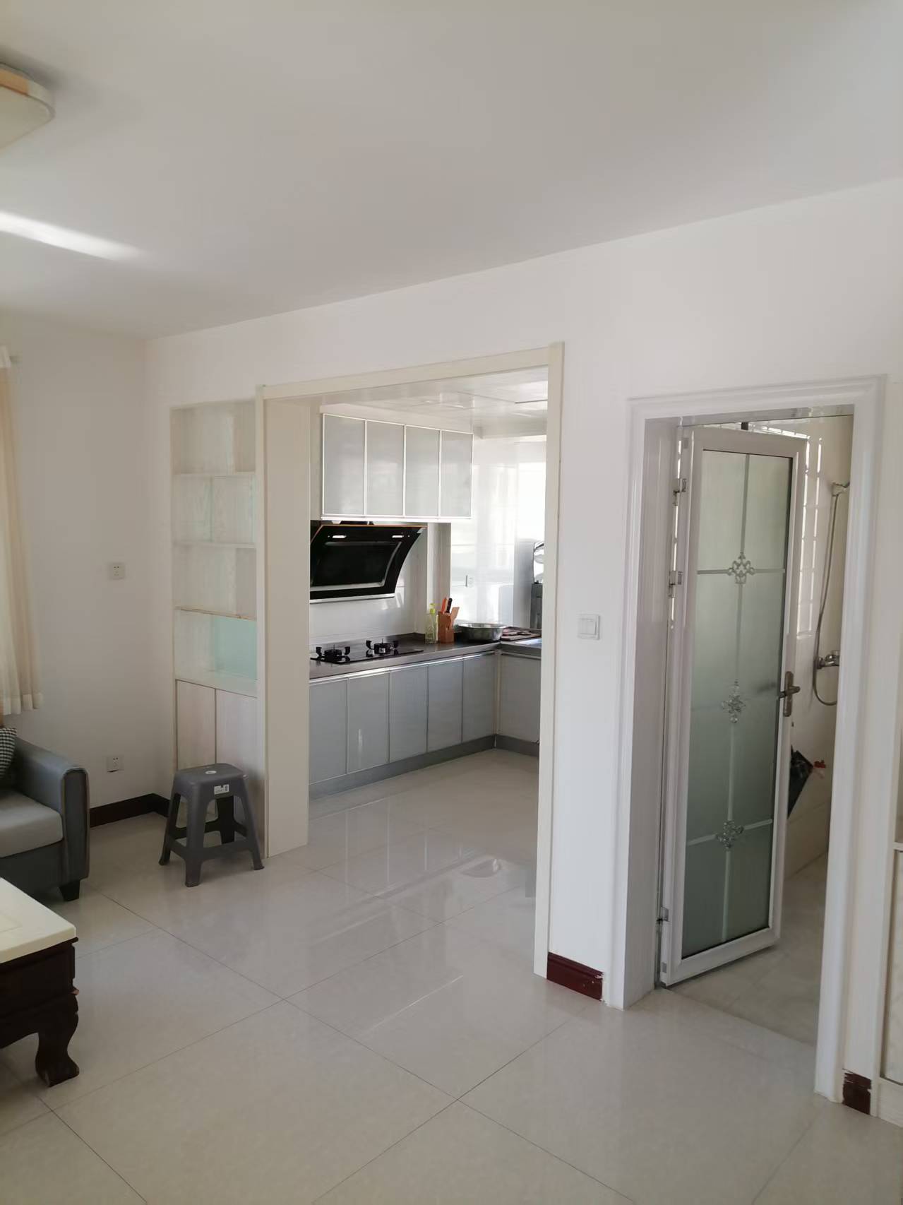 文山花園2室1廳1衛(wèi)，房子位于市中心，購物方便，交通便利，，