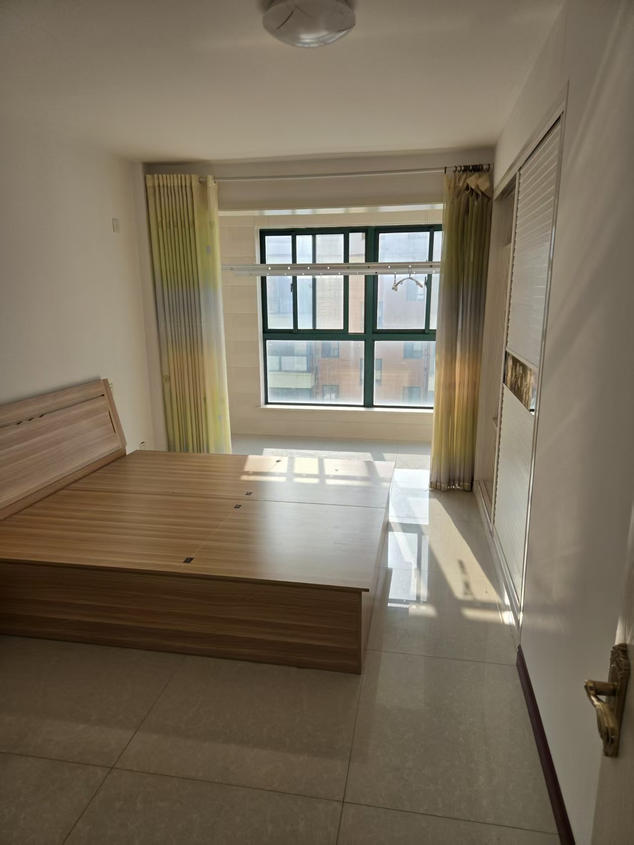 文山花園2室1廳1衛(wèi)，房子位于市中心，購物方便，交通便利，，