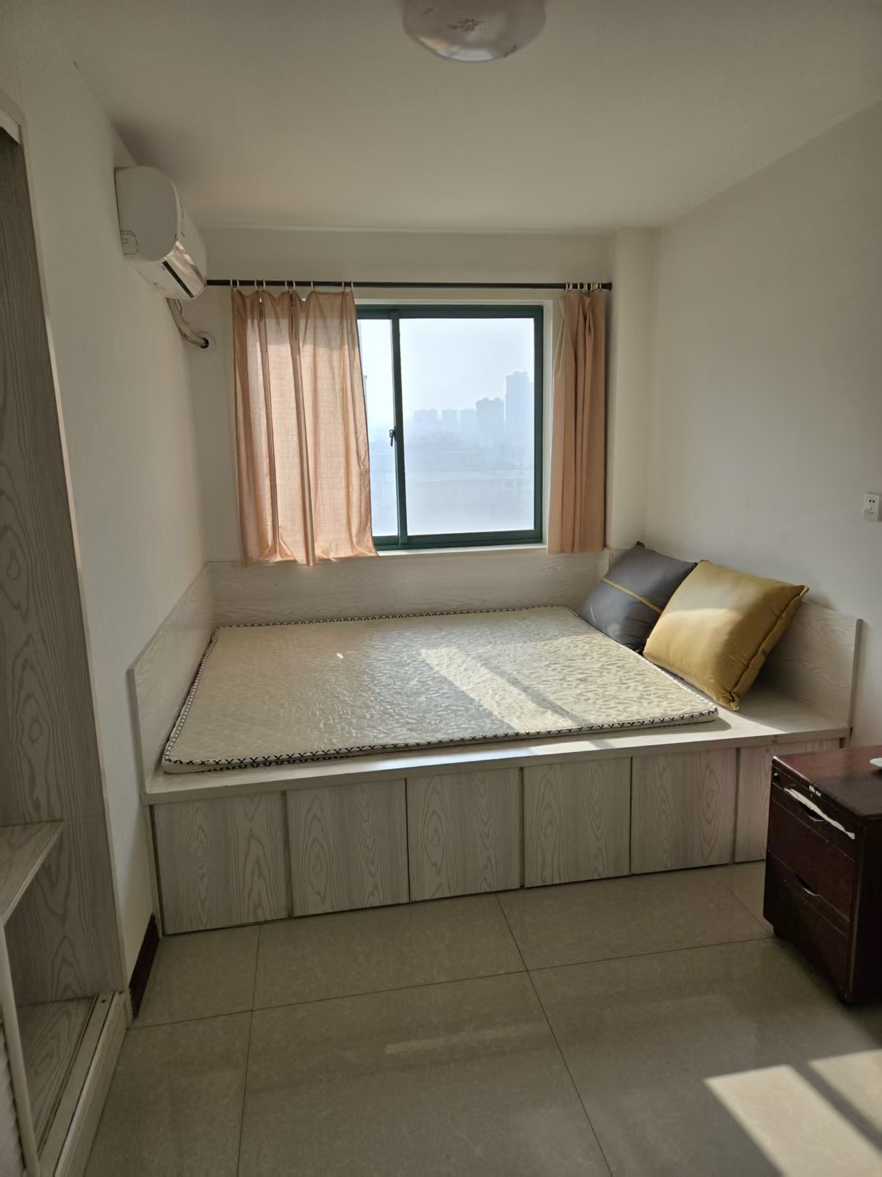 文山花園2室1廳1衛(wèi)，房子位于市中心，購物方便，交通便利，，