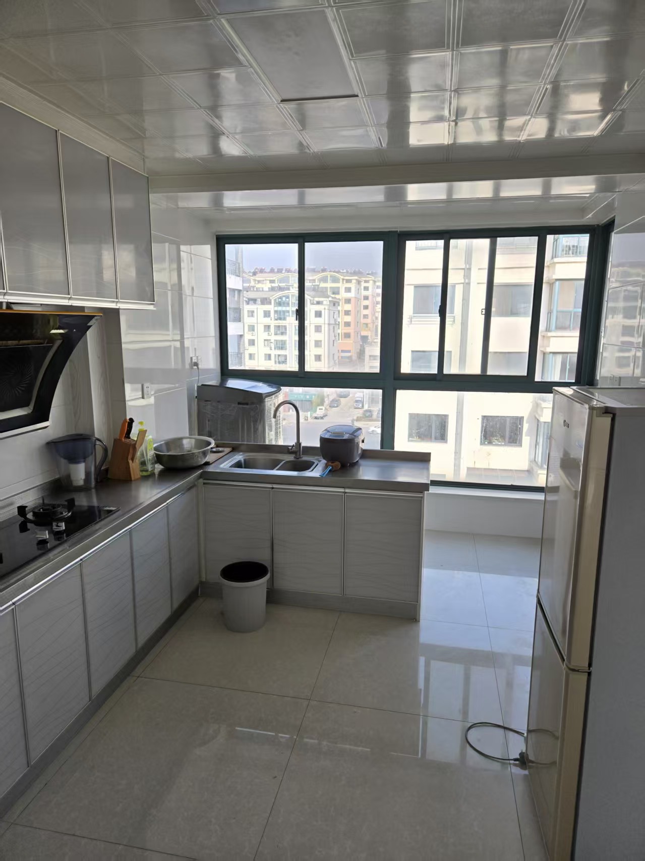 文山花園2室1廳1衛(wèi)，房子位于市中心，購物方便，交通便利，，