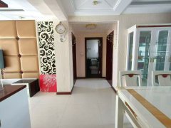 天潤(rùn)城5樓110.75平南向客廳精裝修家具家電全31.8萬(wàn)